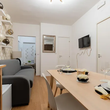 Apartament Mica Sparano