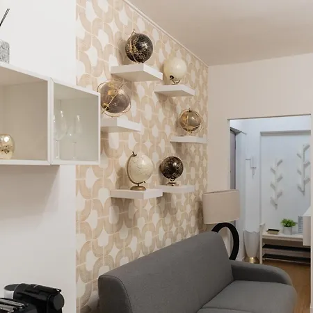 Apartament Mica Sparano *